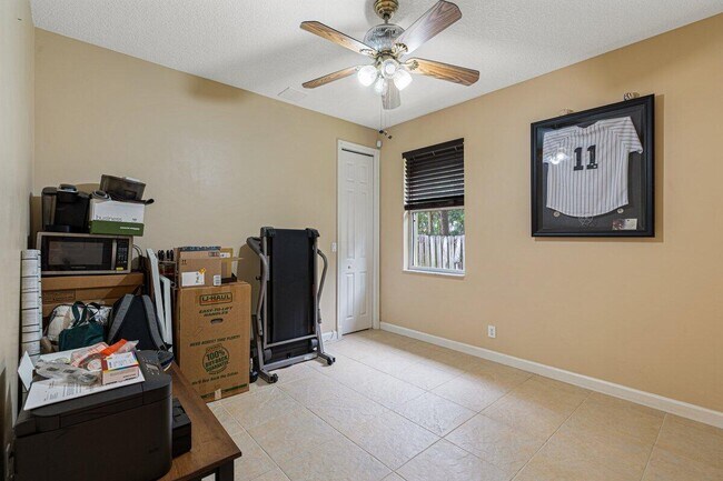 Building Photo - 1456 SW Del Rio Blvd