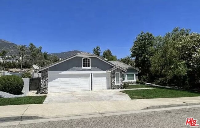 Building Photo - 2982 Briarwood Dr