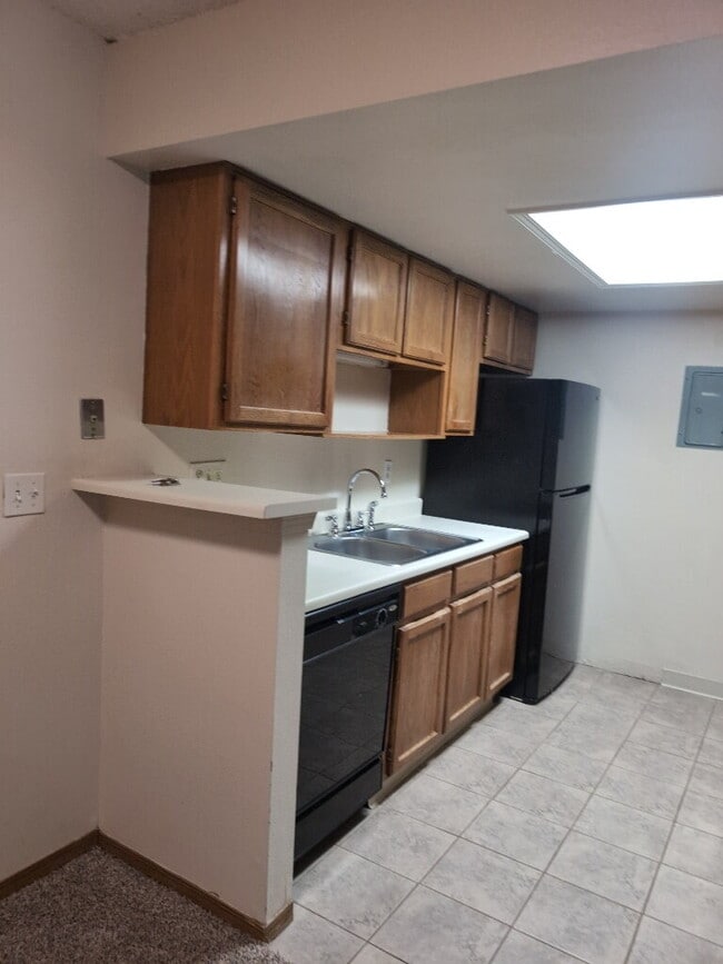 Building Photo - Charming 2BR/2BA Condo Near Lowry - AVAIL NOW!