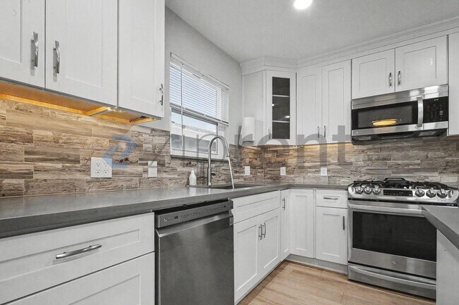 Building Photo - 2307 N Cirby Way
