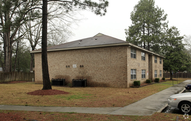 Building Photo - Summerville Country Club Apartments