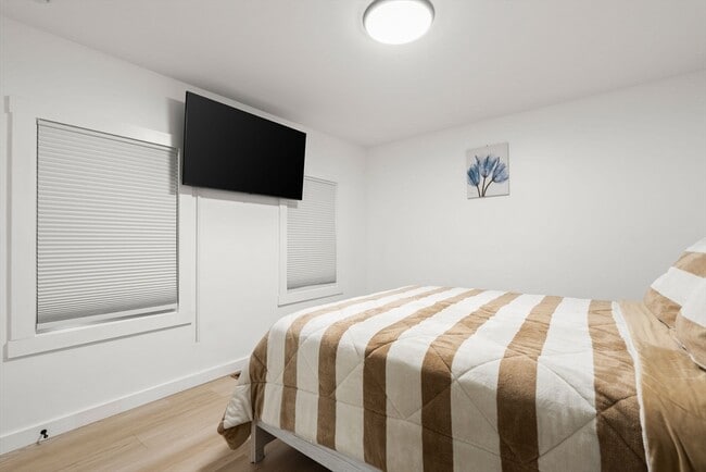 Building Photo - 42 White St