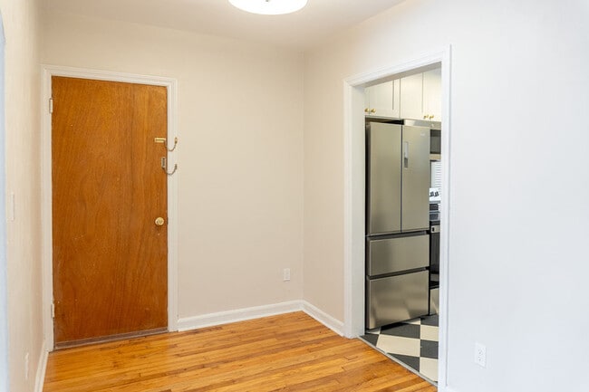 Building Photo - 1503 Fernando Dr