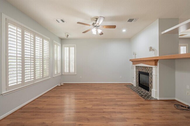 Building Photo - 203 W Sundance Cir