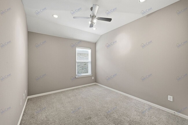 Building Photo - 604 Creekside Dr