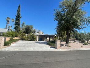 Building Photo - BEAUTIFUL HOME IN CENTER OF LAS VEGAS!