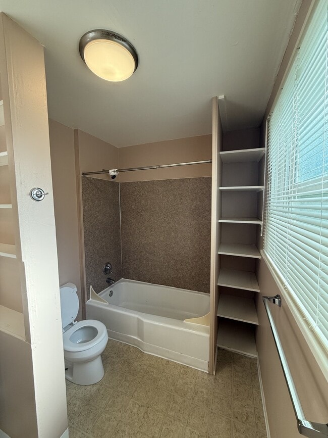 Building Photo - Discover Urban Living at Its Best: Spacious 2-Bedroom Retreat in the Heart of Portland!