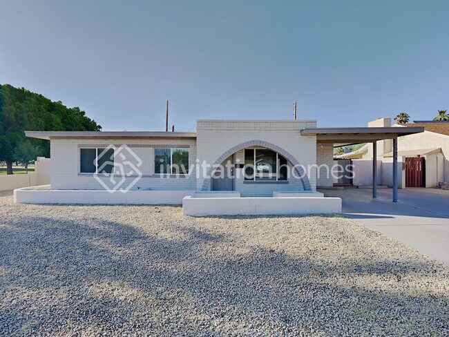 Primary Photo - 1524 E Alameda Dr