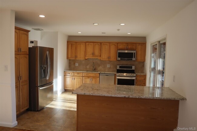 Building Photo - 55 Oakland Ave