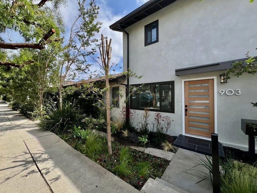 Building Photo - 903 S Barrington Ave