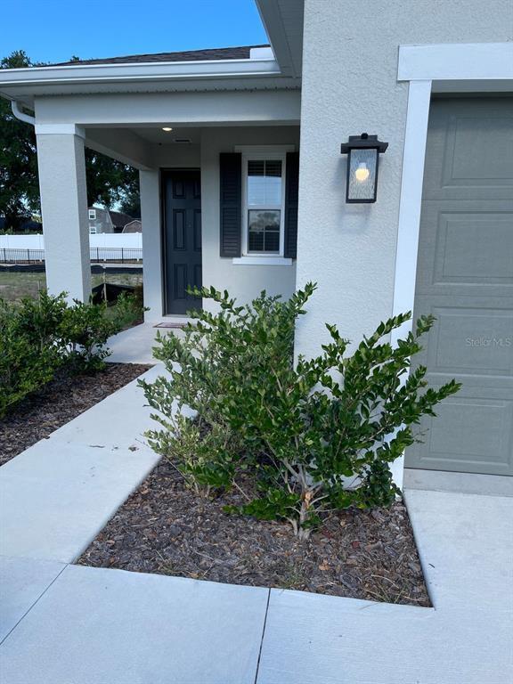 Building Photo - 824 Blue Creek Dr