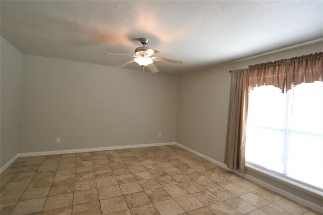 Building Photo - 15927 Tumbling Rapids Dr