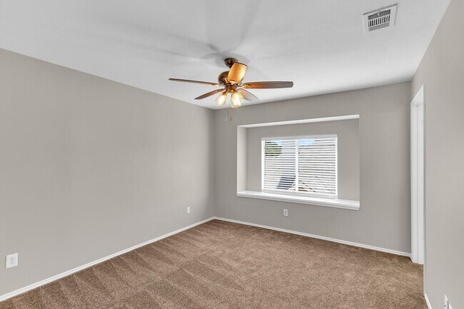 Building Photo - 4729 Woodhaven Ln