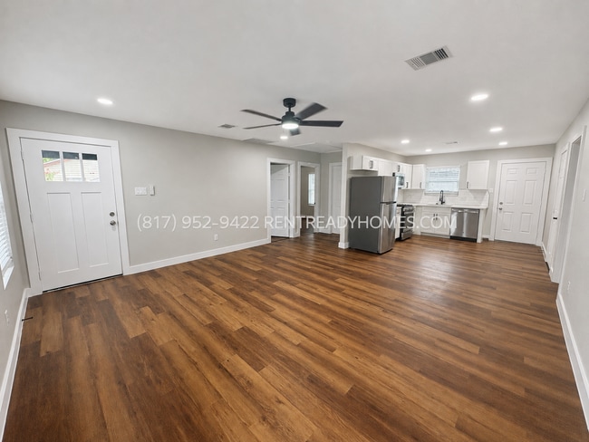 Building Photo - 1104 Sunset Dr