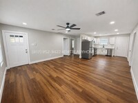 Building Photo - 1104 Sunset Dr