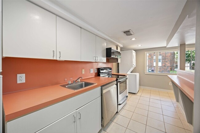 Building Photo - 1711 Wentworth St