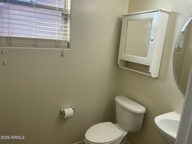 Building Photo - 4816 S Emery Cir