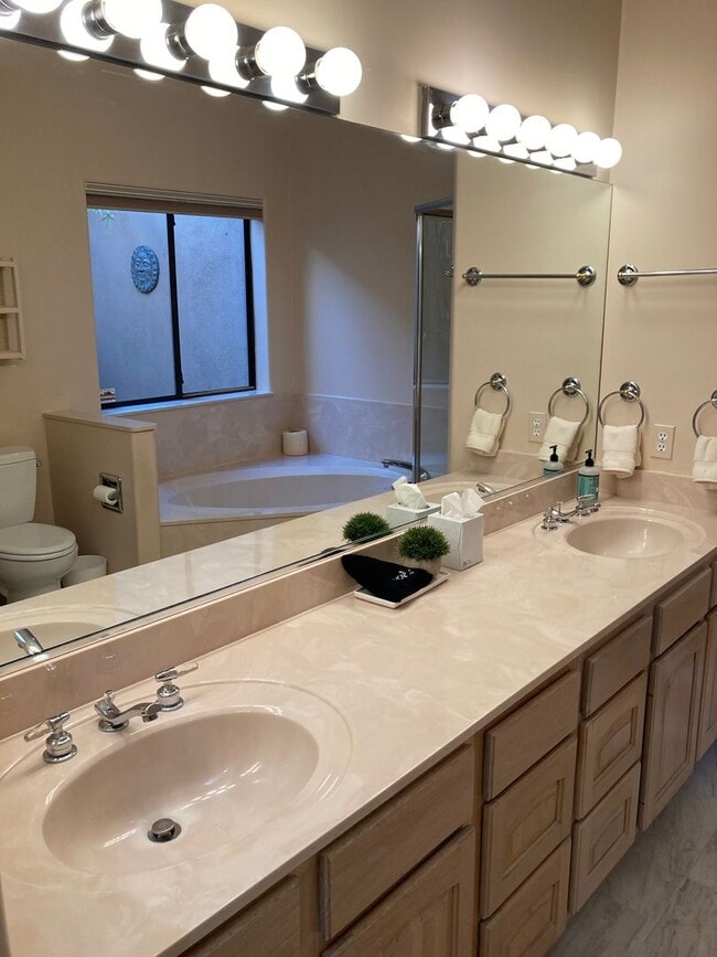 Building Photo - Gorgeous Furnished Arroyo Seco Townhouse with Fabulous Views!