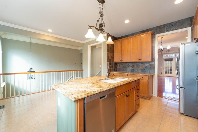 Building Photo - Updated Faircrest 4 BD 3.5 BA Townhome