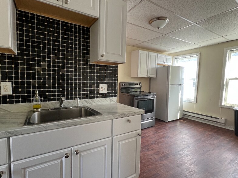 Primary Photo - 42 Houghton St