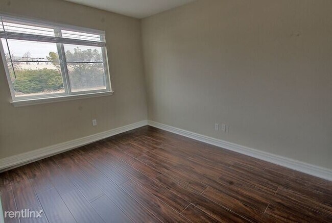 Building Photo - 2601 Cortez Dr