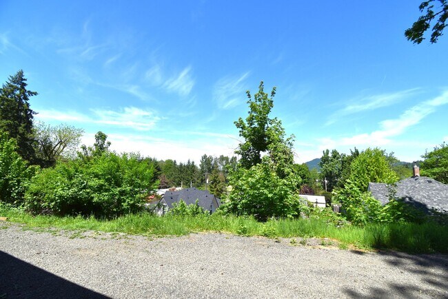 Building Photo - 157 Holloway Heights
