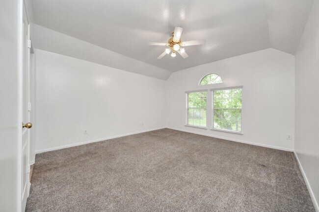 Building Photo - 1605 Spring Glen Ln