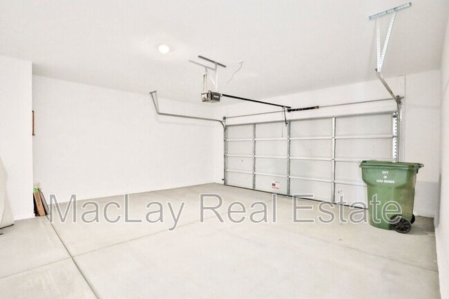 Building Photo - 1133 W Descanso Canyon Dr