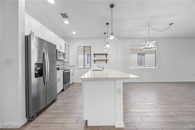Building Photo - 5037 Arancia Ln