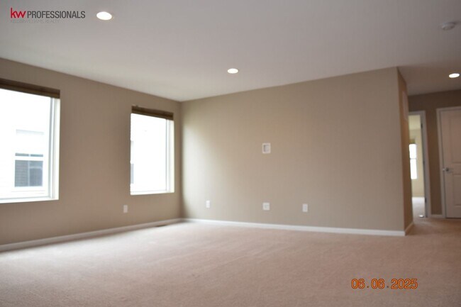 Building Photo - 49603 Shoreline Dr