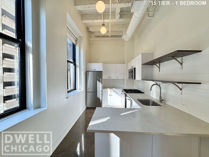 Building Photo - 17 E Adams St
