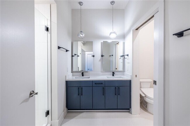 Building Photo - 112 Rogers St NE