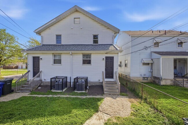 Building Photo - 417 S Huron Ave