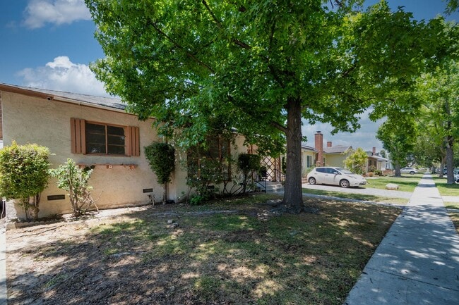 Building Photo - Beautiful 3 Bedroom/ 2 Bath Home $3,595/ Mo.