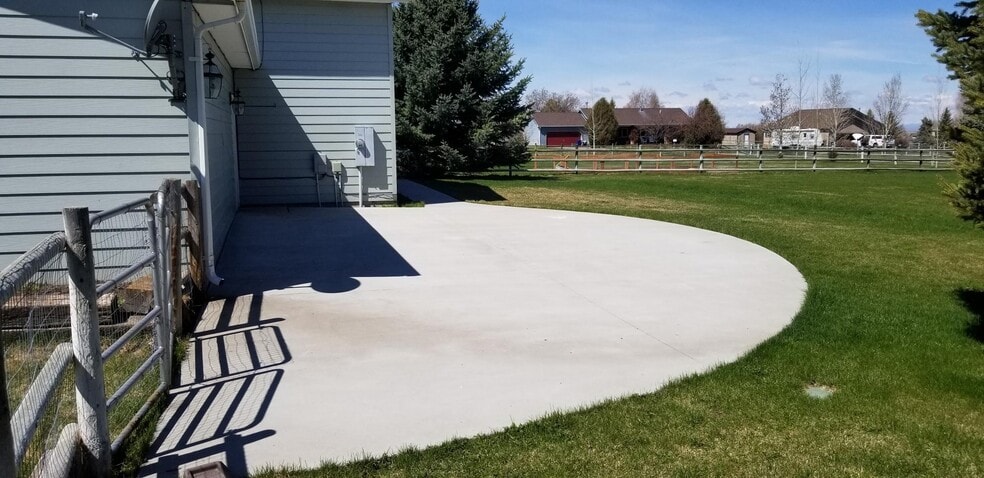 Building Photo - 341 Valley Grove Dr