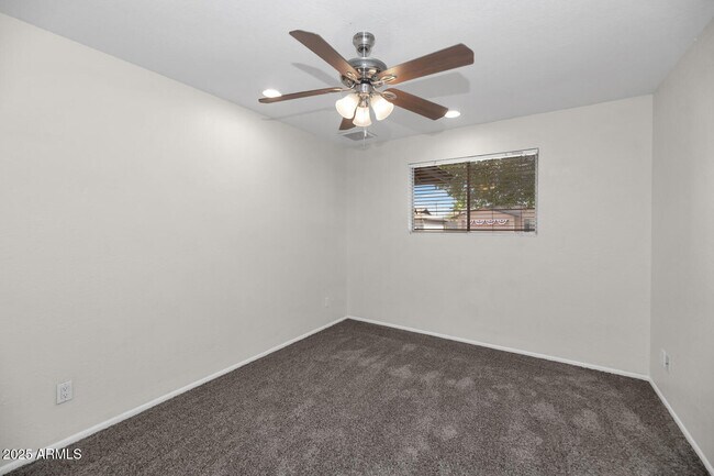 Building Photo - 439 E Malibu Dr