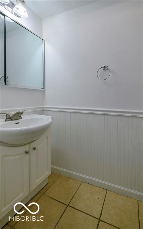 Building Photo - 8527 Canterbury Square E