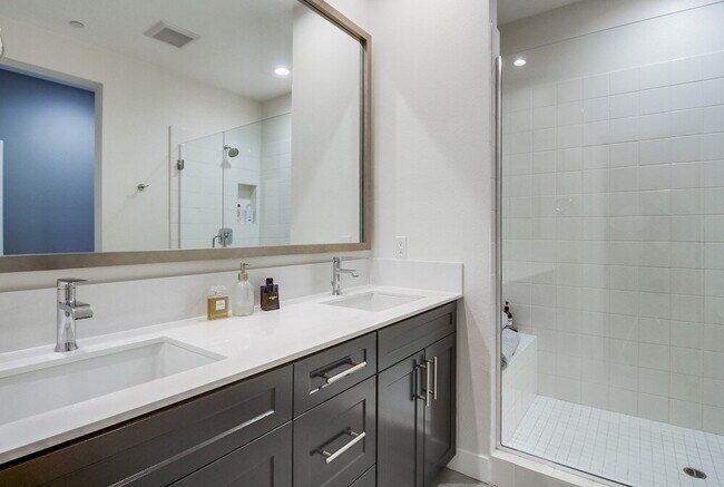 Building Photo - Welcome to your modern La Mesa townhome wi...