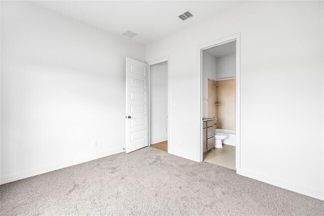 Building Photo - 639 Bay Breeze Dr