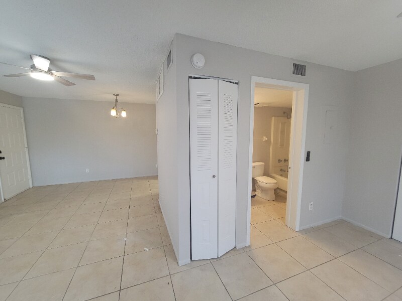 Building Photo - 5303 Summerlin Rd