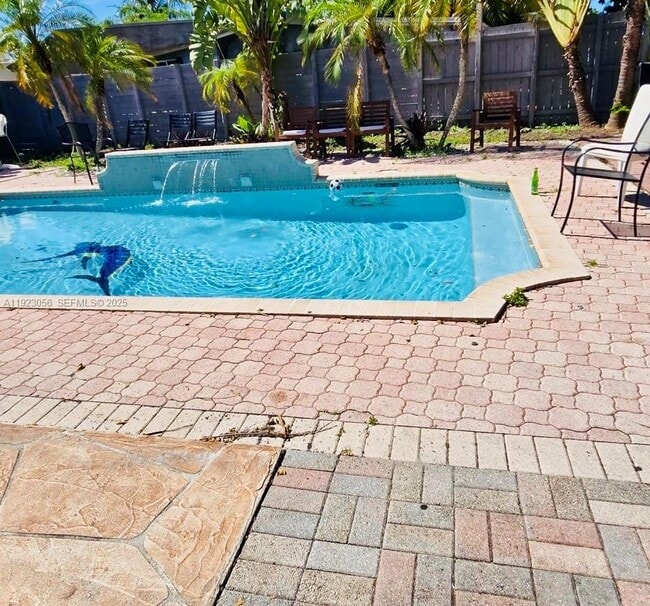 Building Photo - 1773 NE 50th St