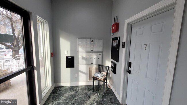 Building Photo - 1729 Centre Ave