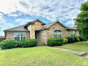 Building Photo - 1621 Ambercrest Dr
