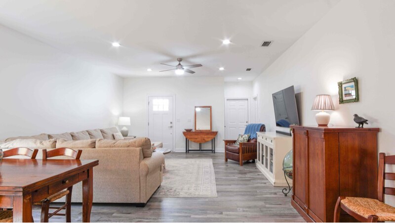 Building Photo - 2910 Clearview Ave