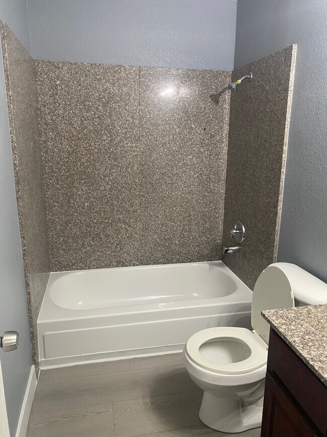 Building Photo - 5141 River Glen Dr