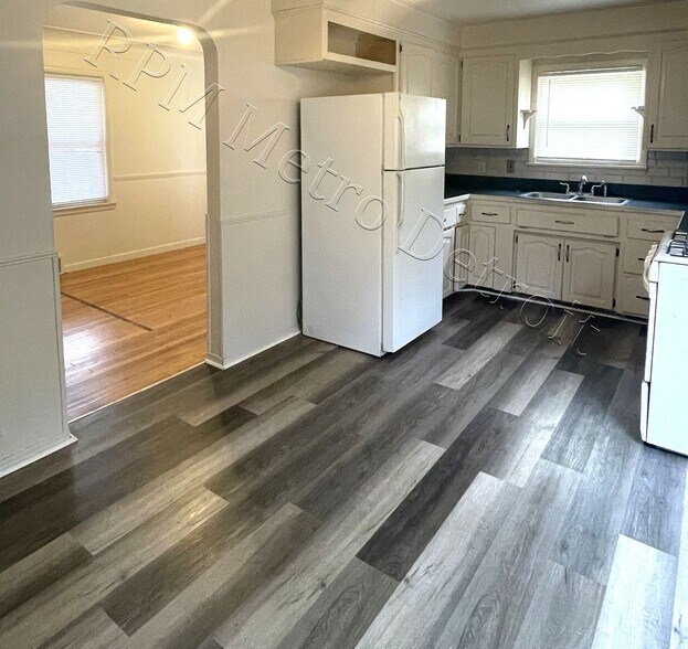 Building Photo - 32851 Linderman Ave