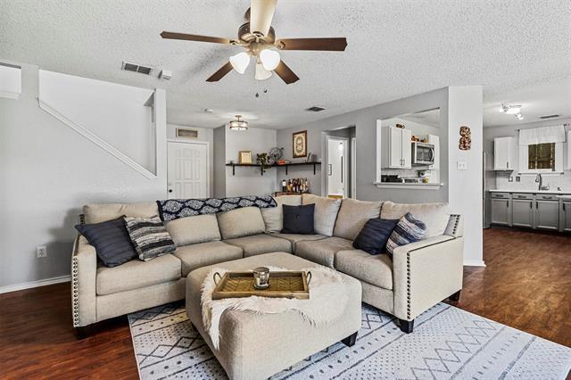 Building Photo - 2202 Barton Springs Dr