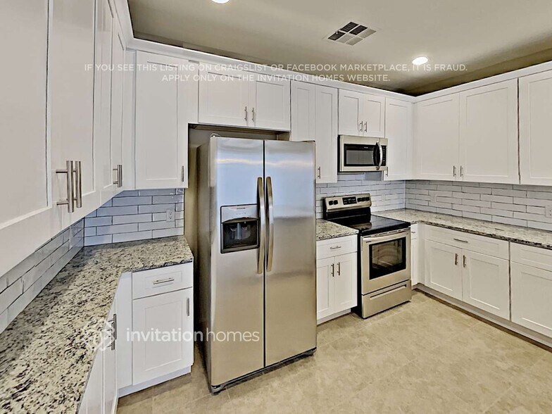 Building Photo - 853 S Huish Dr