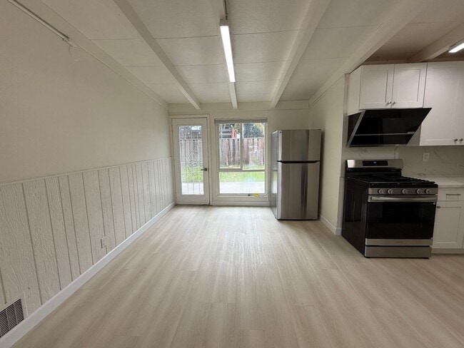 Building Photo - 2598 Dixon Dr