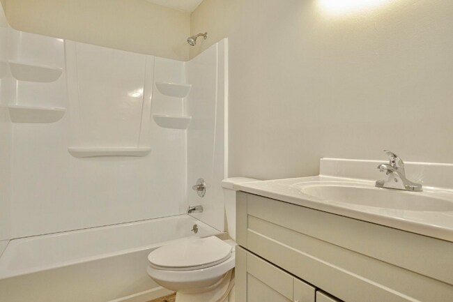 Building Photo - 240 Harmon Ave